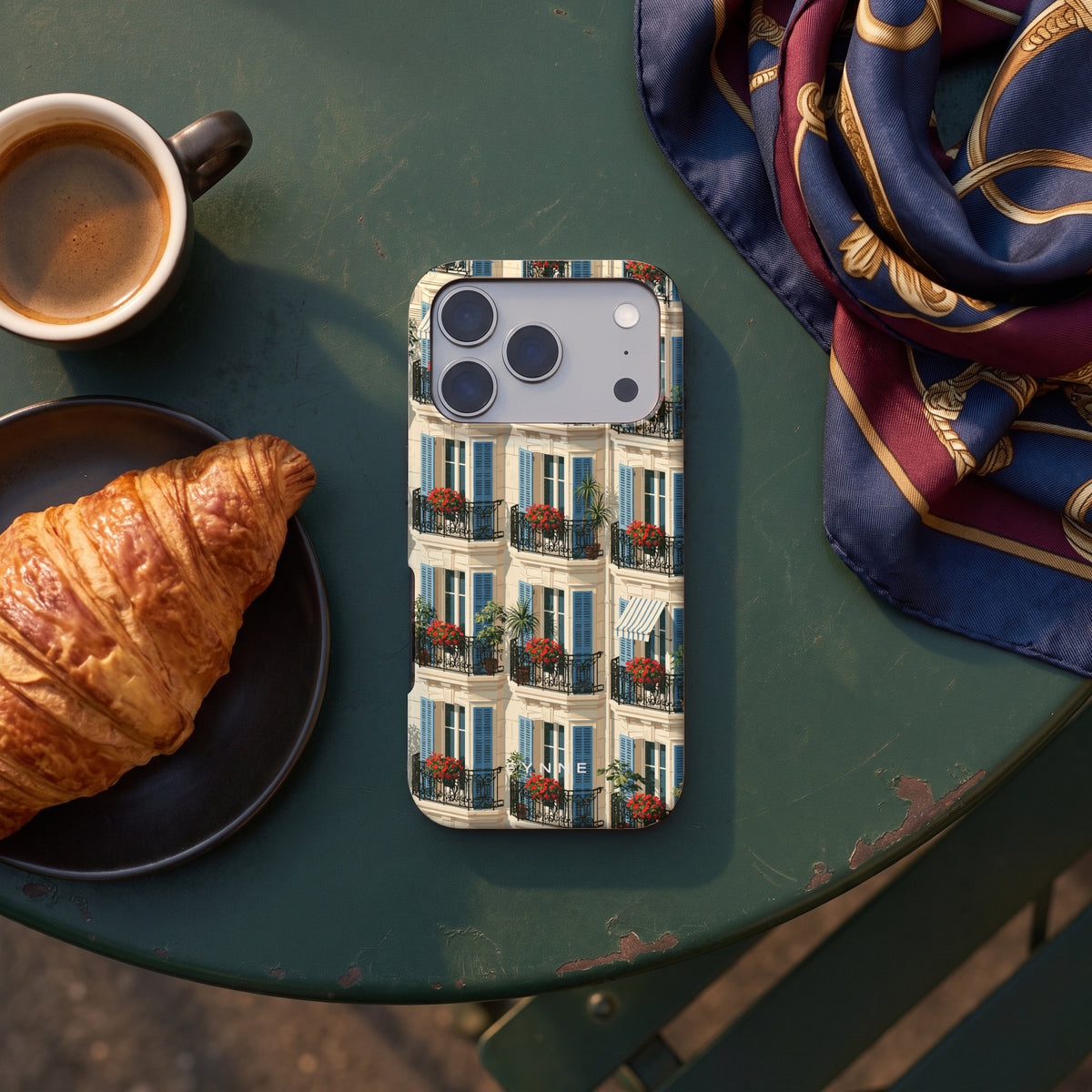 Balkonseizoen hoesje op een iPhone 17 Pro, uit The Parisian Chic Collection