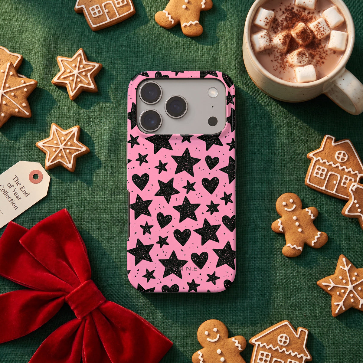 Zwarte sterren en hartjes hoesje op een iPhone 17 Pro, uit The End of Year Collection