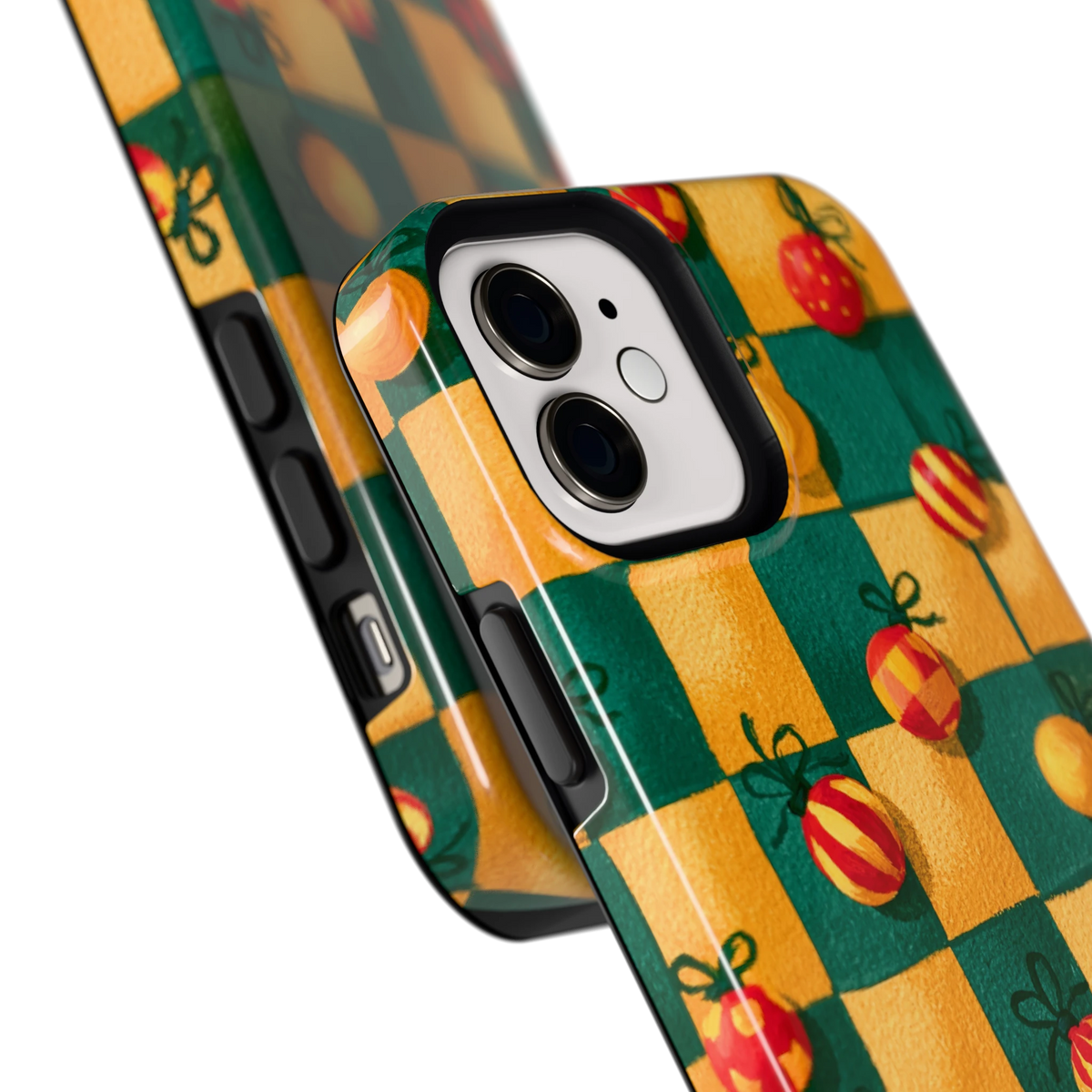 Geblokte Kerstballen hoesje voor iPhone 12, close-up