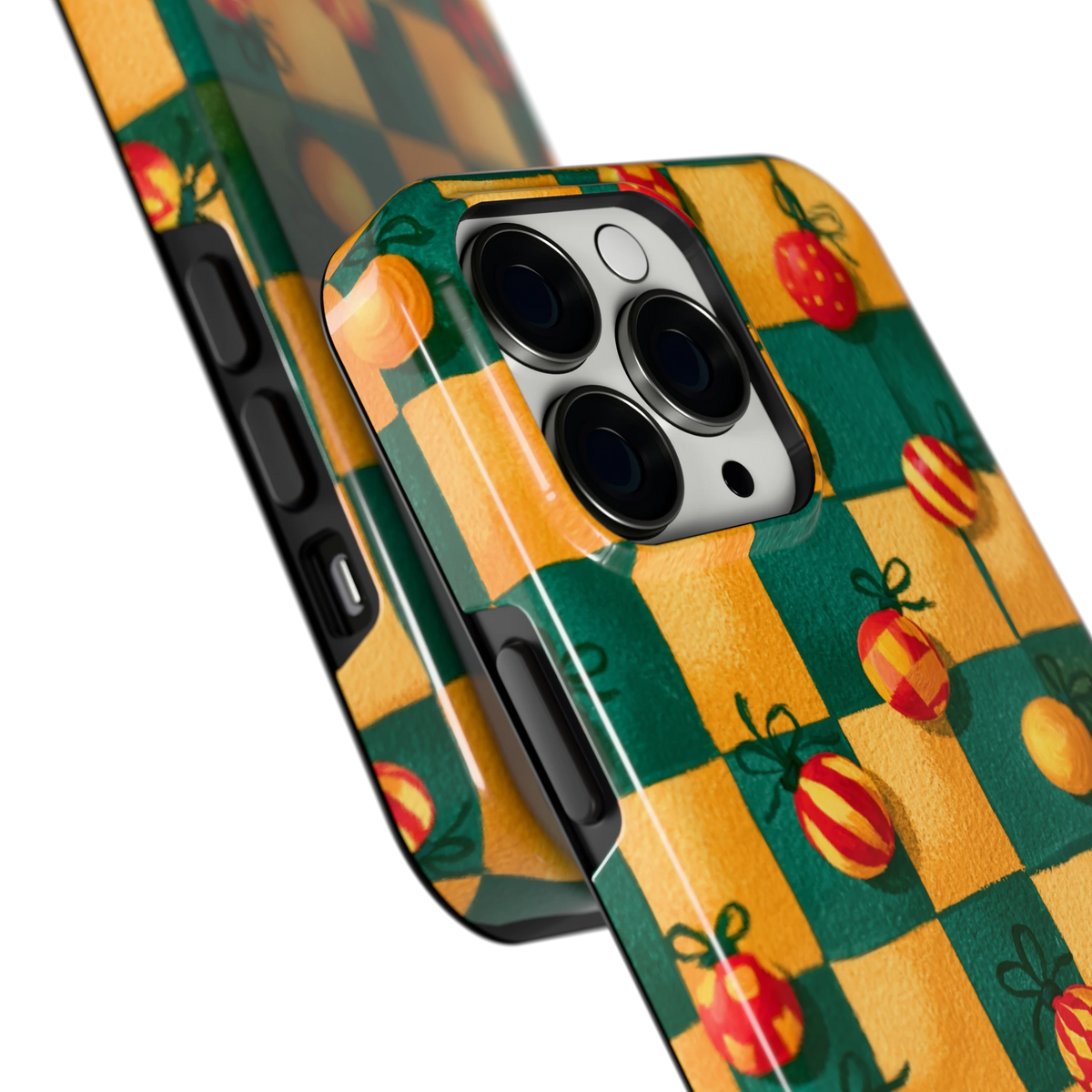 Geblokte Kerstballen hoesje voor iPhone 13 Pro, close-up
