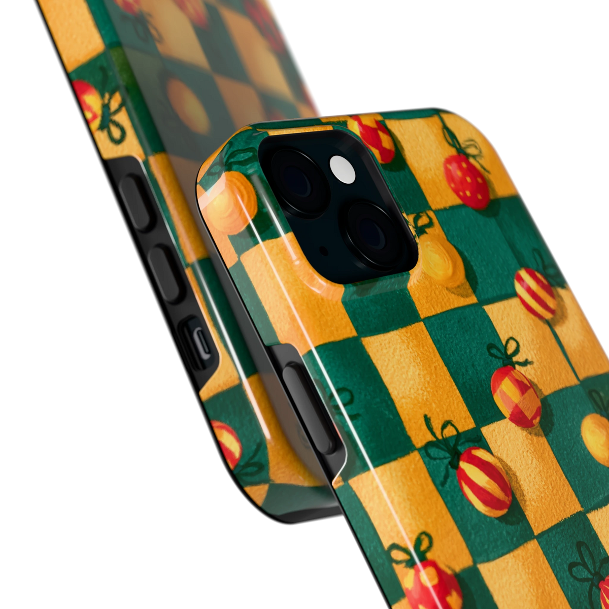 Geblokte Kerstballen hoesje voor iPhone 15 Plus, close-up