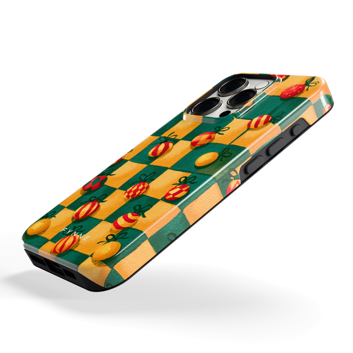 Geblokte Kerstballen hoesje voor iPhone 15 Pro, schuin