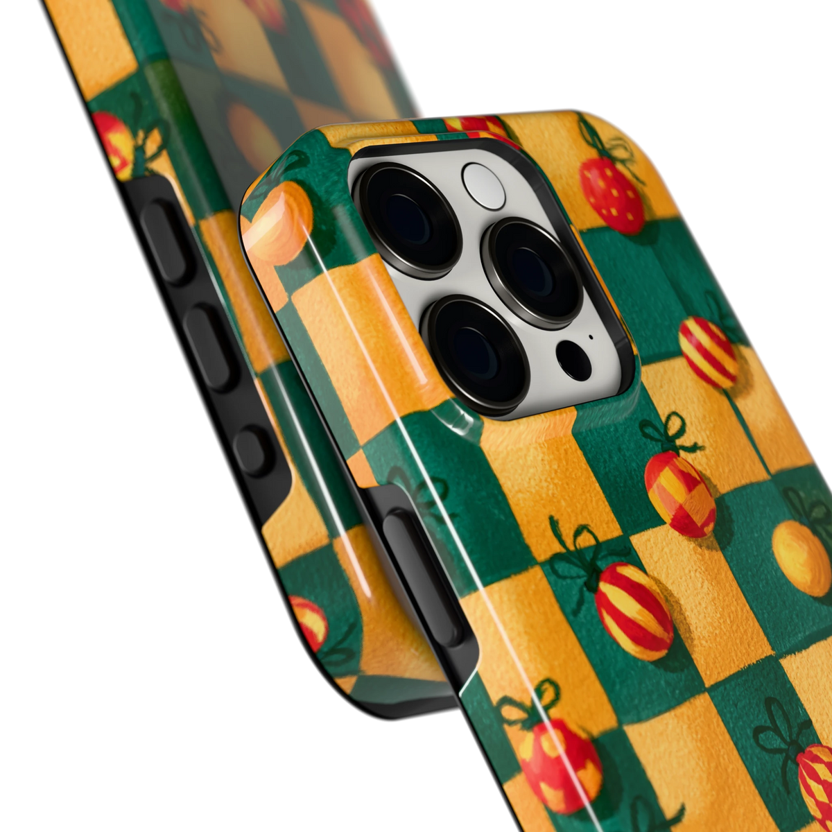 Geblokte Kerstballen hoesje voor iPhone 15 Pro, close-up