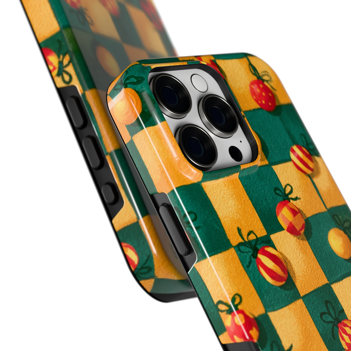 Geblokte Kerstballen hoesje voor iPhone 16 Pro Max, close-up