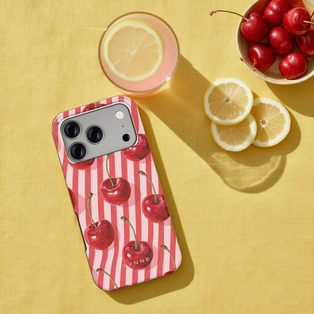 Kersenstreep hoesje op een iPhone 17 Pro, uit The Fruit Collection