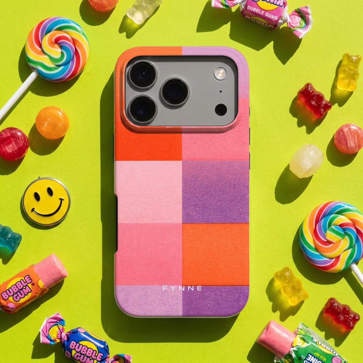 Kleurvlakken Korrel hoesje op een iPhone 17 Pro, uit The Funky Collection