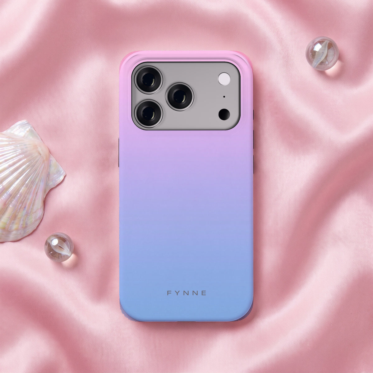 Suikerspinlucht hoesje op een iPhone 17 Pro, uit The Dream Collection