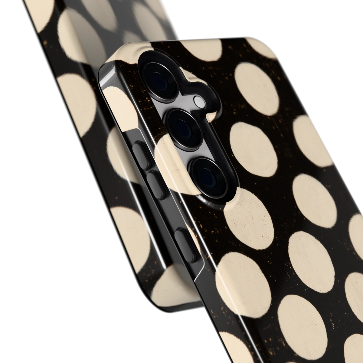 Crème stippen op zwart hoesje voor Galaxy S24+, close-up
