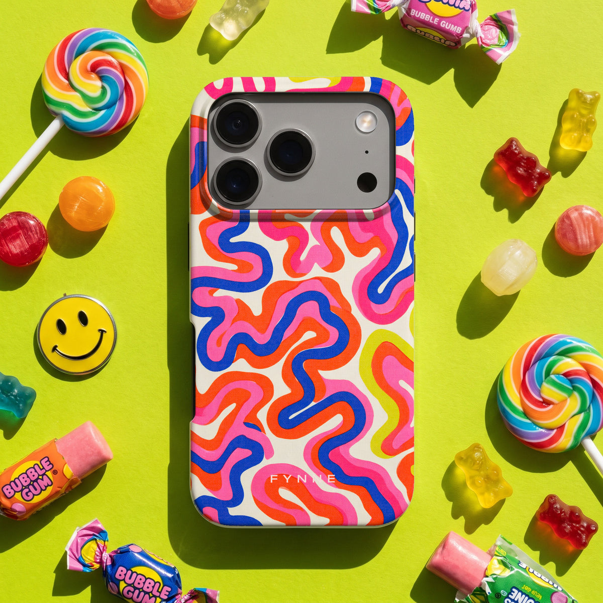 Neon Kronkels hoesje op een iPhone 17 Pro, uit The Funky Collection