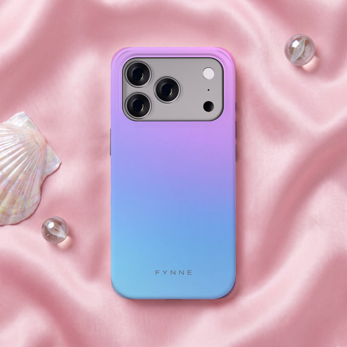 Pastel Kleurverloop hoesje op een iPhone 17 Pro, uit The Dream Collection