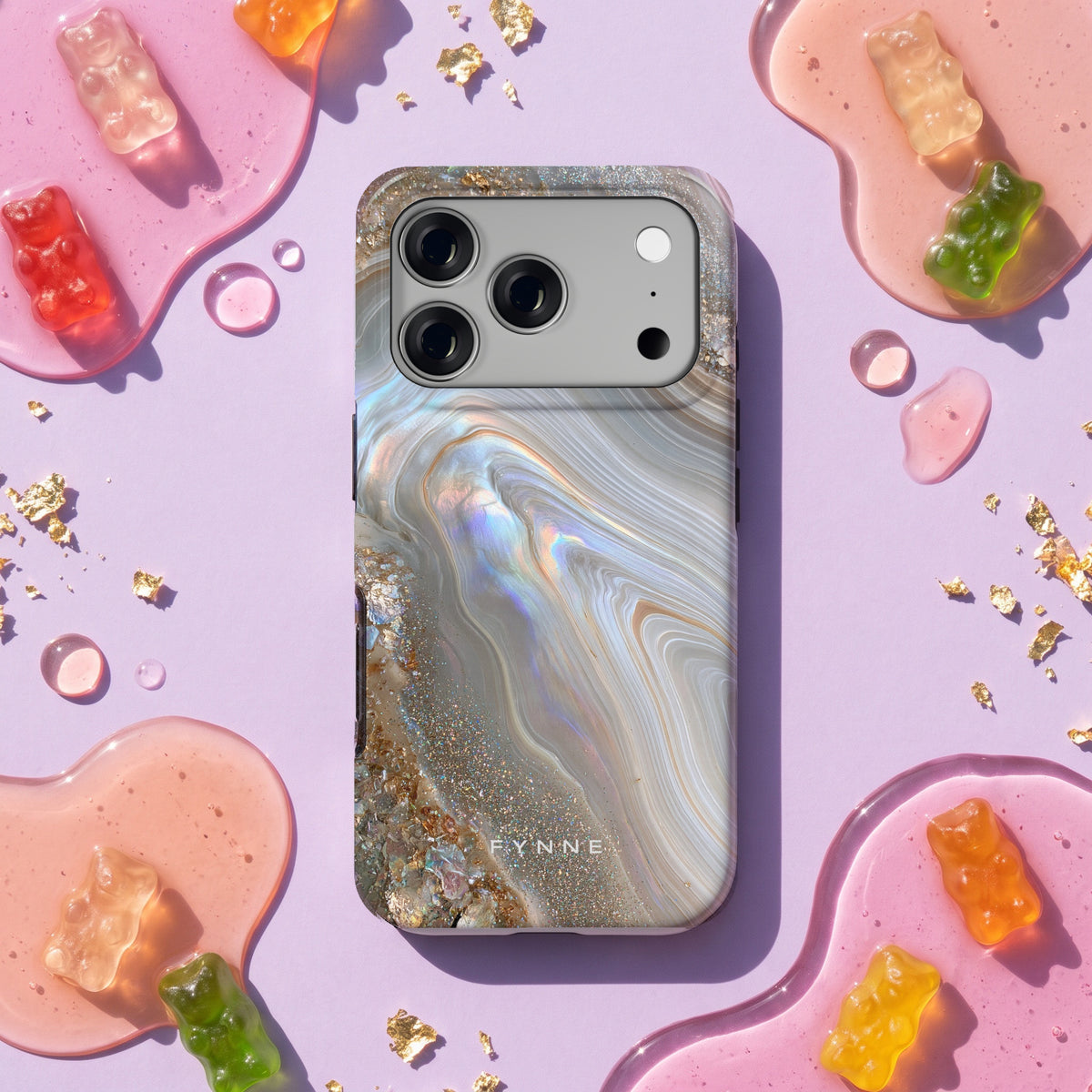 Parelmoer Agaat hoesje op een iPhone 17 Pro, uit The Marble Collection