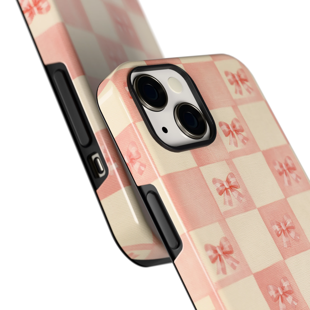 Roze strikjesgeruit hoesje voor iPhone 13, close-up