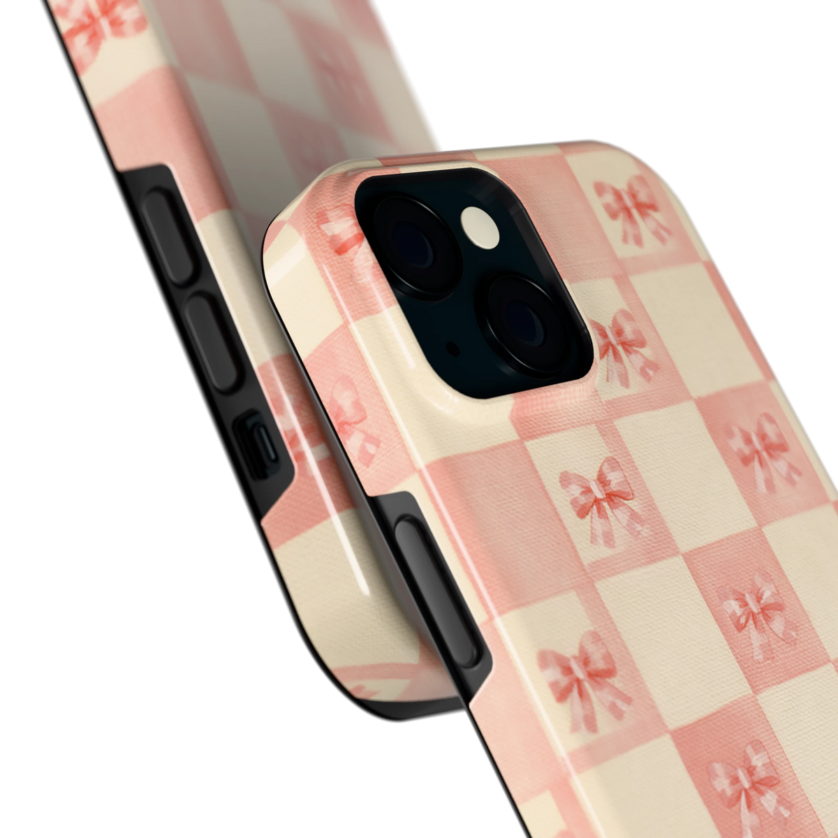 Roze strikjesgeruit hoesje voor iPhone 15, close-up