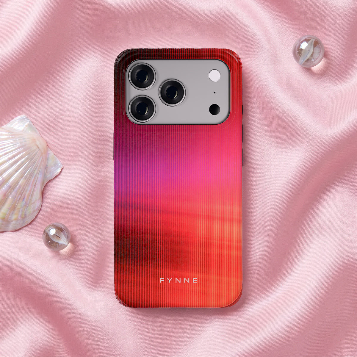 Rode Ribbelgloed hoesje op een iPhone 17 Pro, uit The Dream Collection