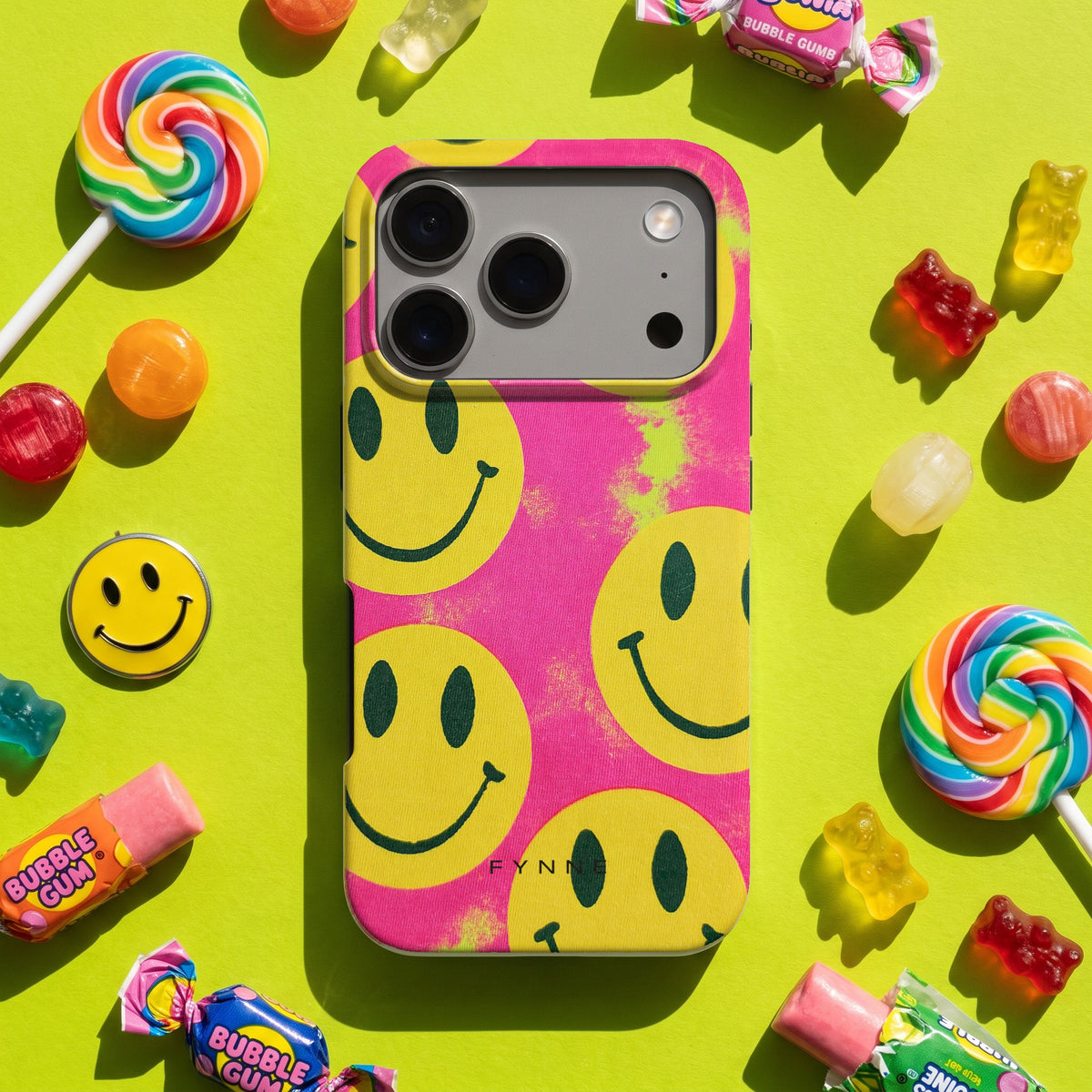 Smiley Tie-Dye hoesje op een iPhone 17 Pro, uit The Funky Collection