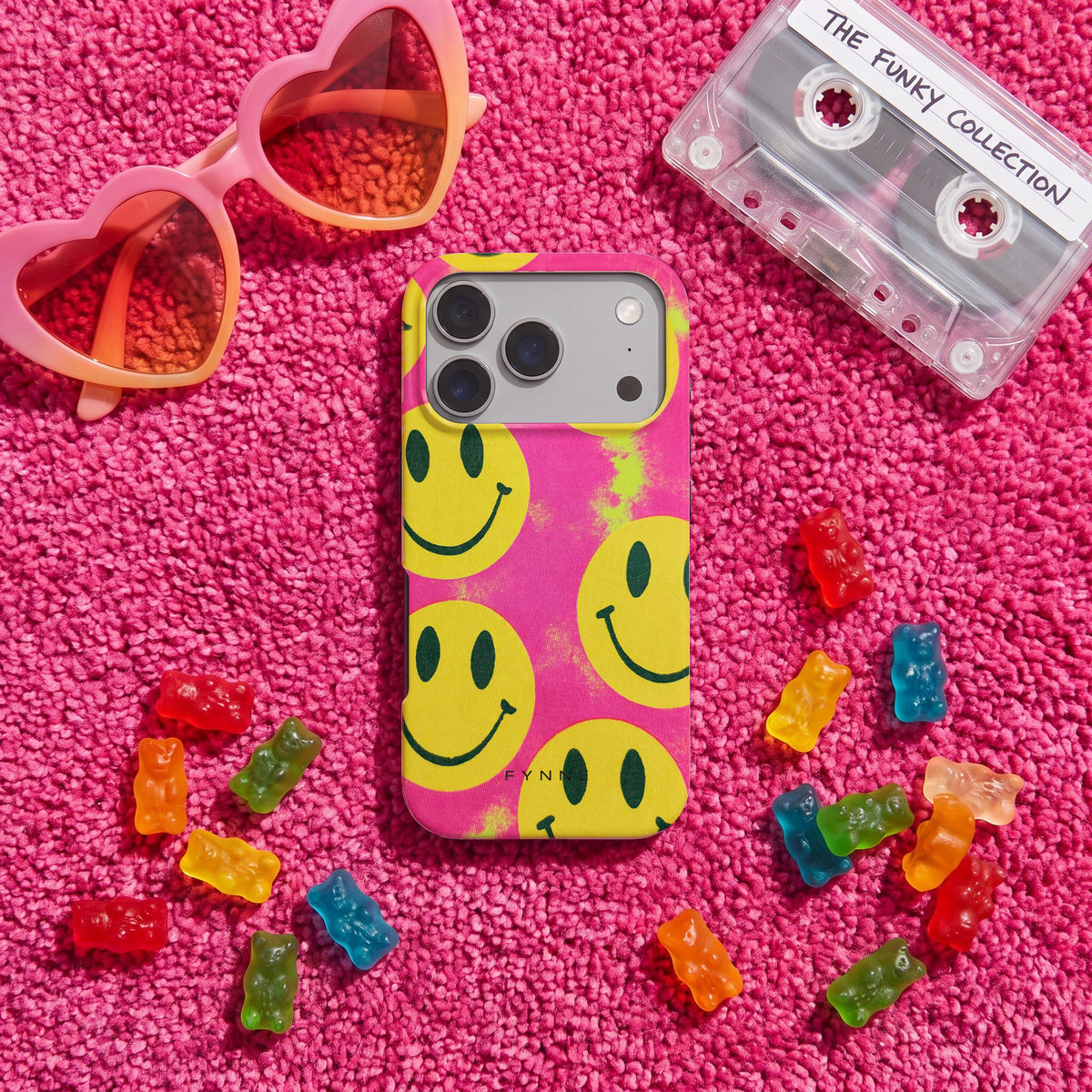 Smiley Tie-Dye hoesje op een iPhone 17 Pro, uit The Funky Collection