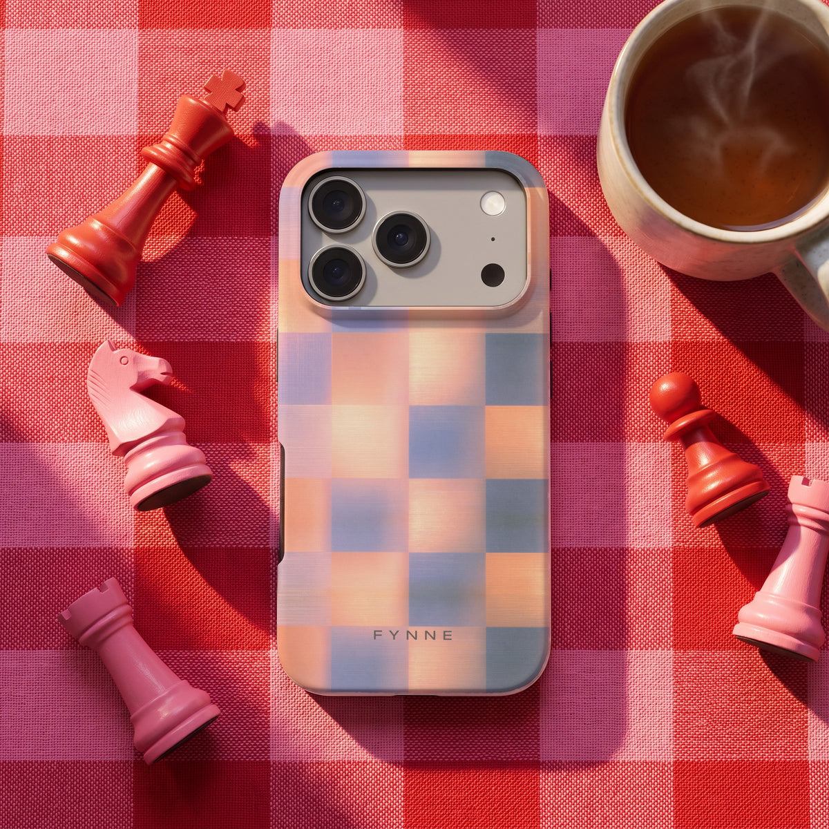 Zachte Gloed Blokken hoesje op een iPhone 17 Pro, uit The Chess Collection