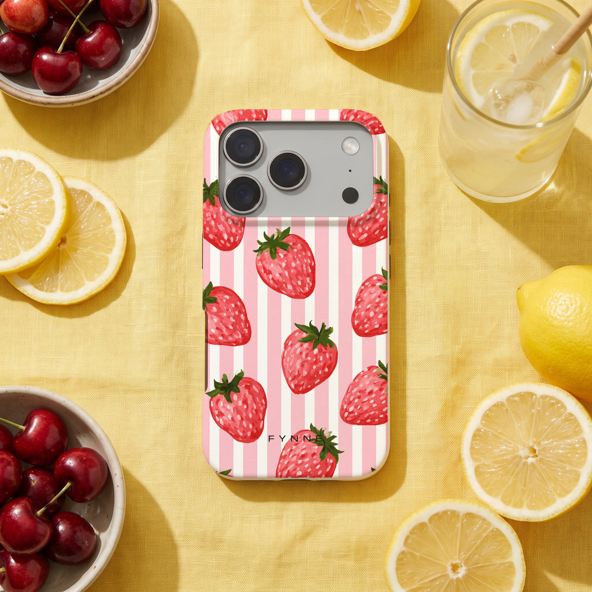 Aardbeienstrepen hoesje op een iPhone 17 Pro, uit The Fruit Collection