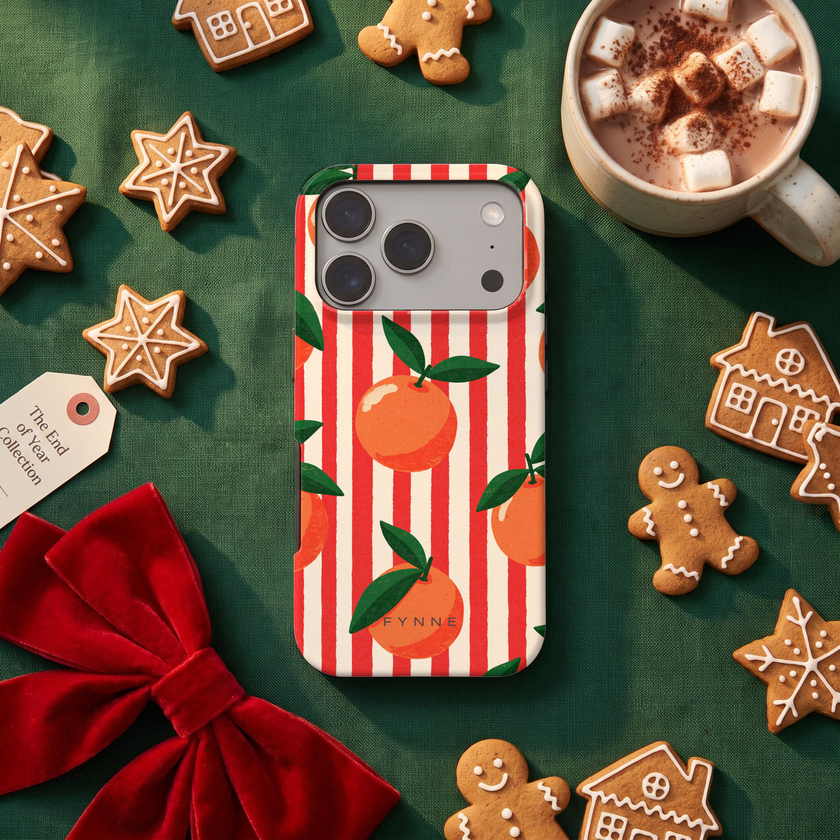 Gestreepte sinaasappels hoesje op een iPhone 17 Pro, uit The End of Year Collection
