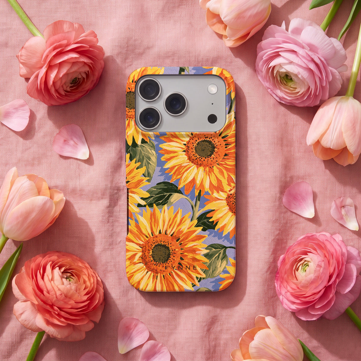 Zonnebloemenveld hoesje op een iPhone 17 Pro, uit The Flower Collection