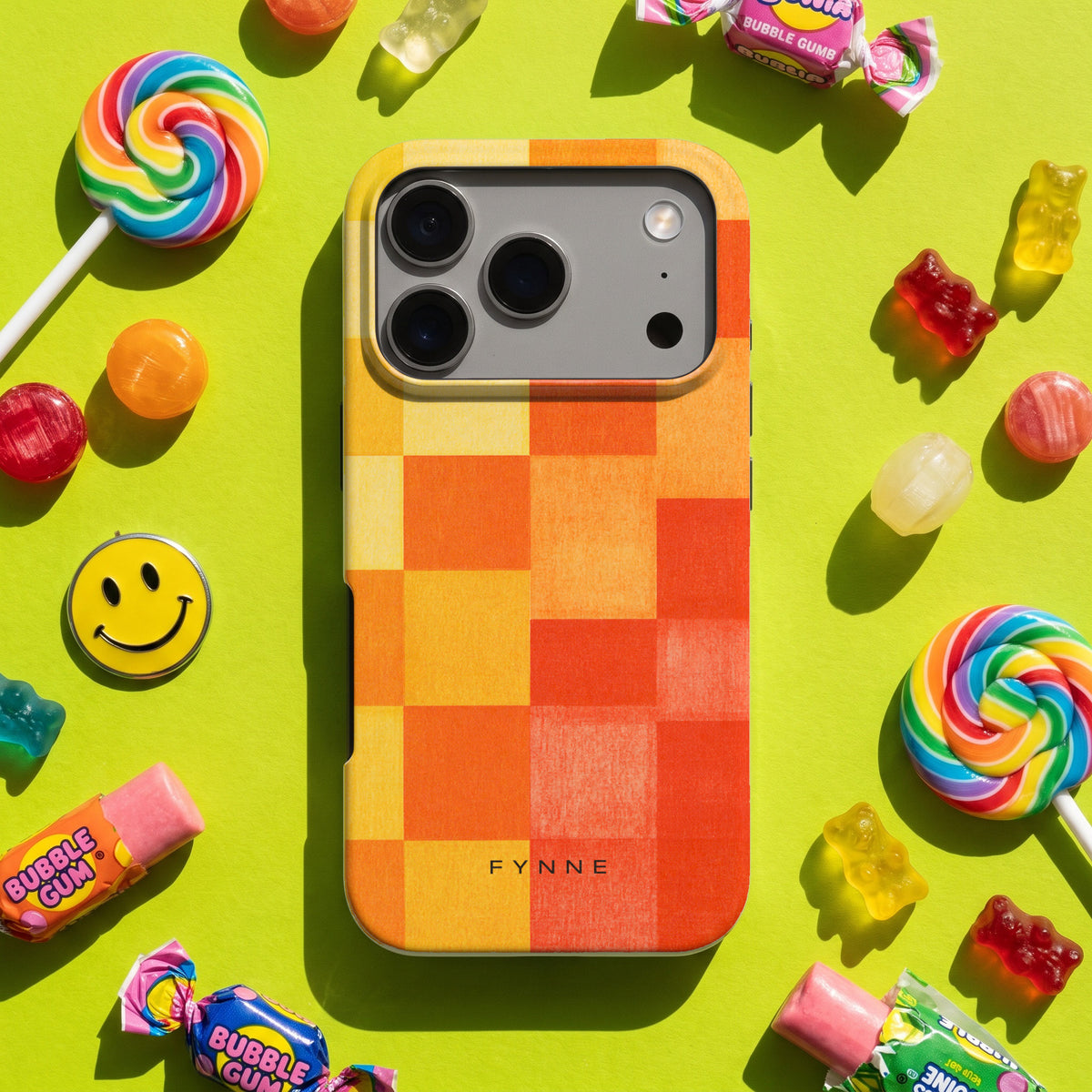 Zonnige Vierkanten hoesje op een iPhone 17 Pro, uit The Funky Collection