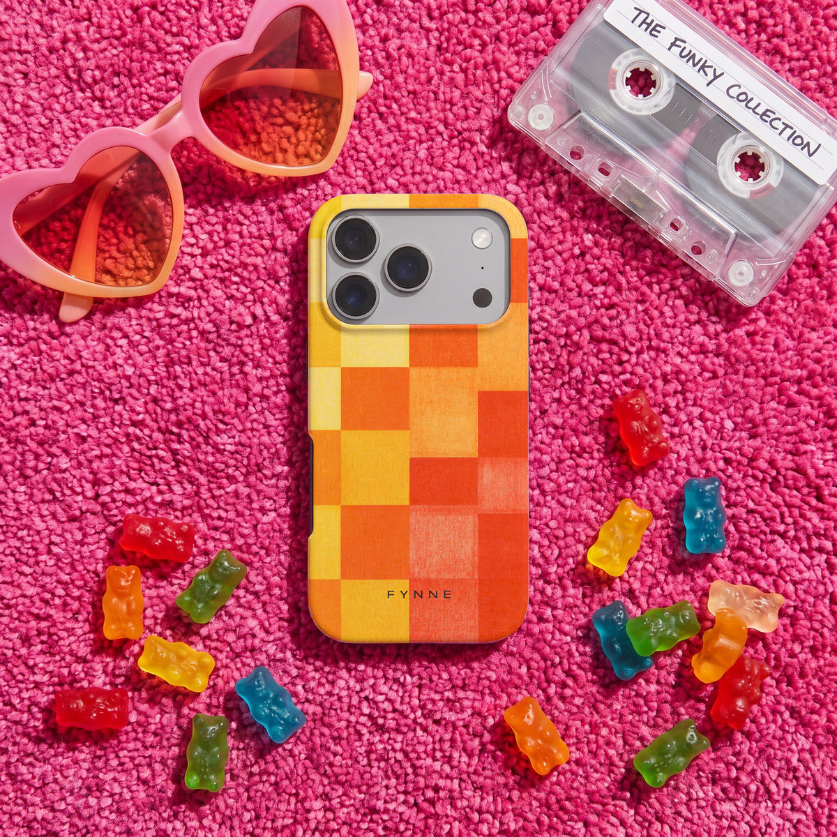 Zonnige Vierkanten hoesje op een iPhone 17 Pro, uit The Funky Collection