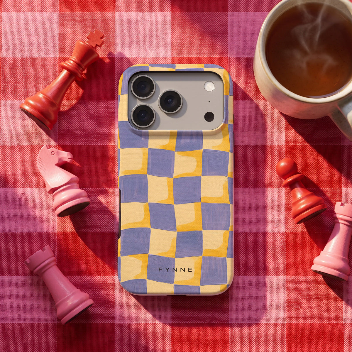 Golvend Dambord hoesje op een iPhone 17 Pro, uit de collectie The Chess Collection
