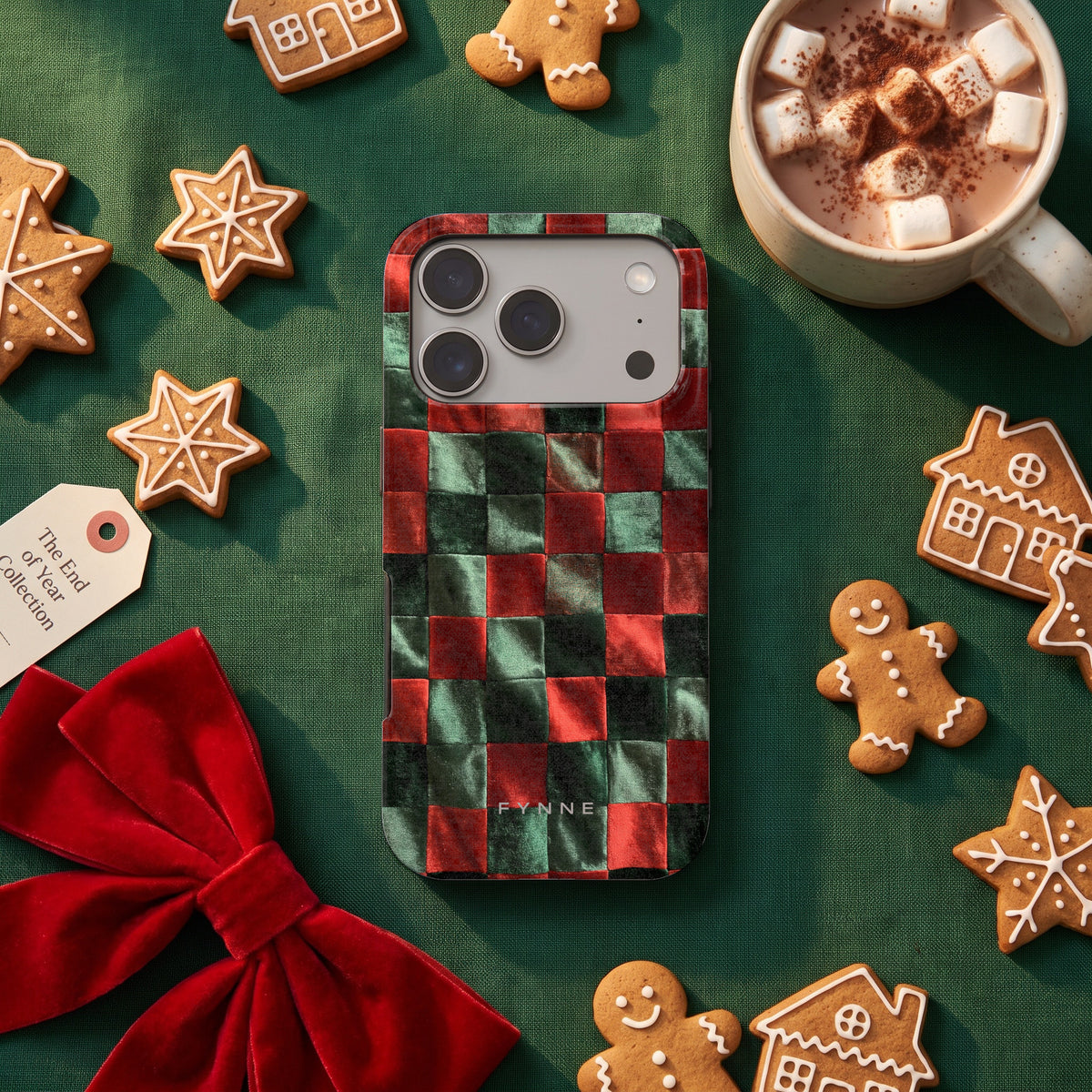 Patchwork met fluweellook hoesje op een iPhone 17 Pro, uit The End of Year Collection