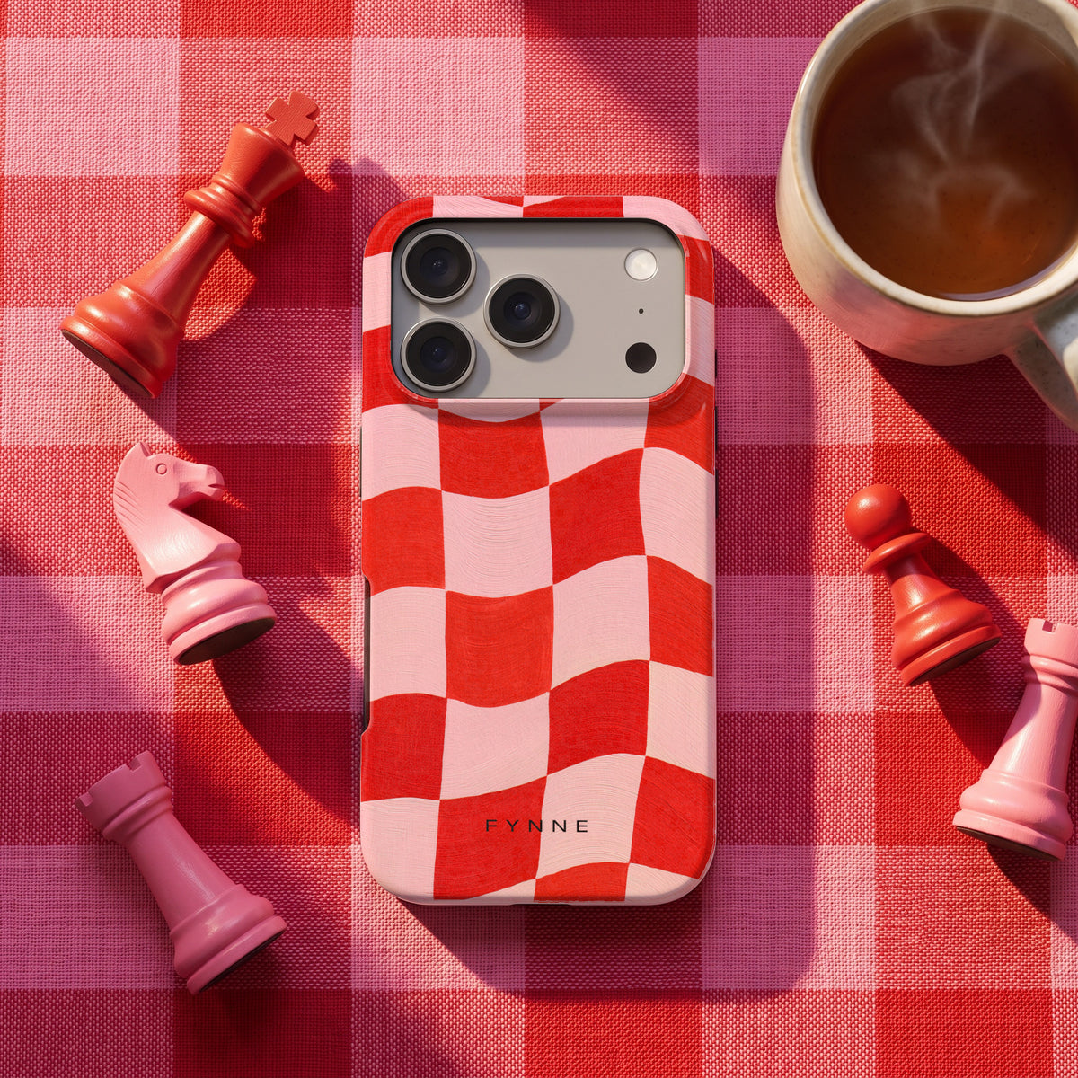 Golvende rode ruit hoesje op een iPhone 17 Pro, uit The Chess Collection