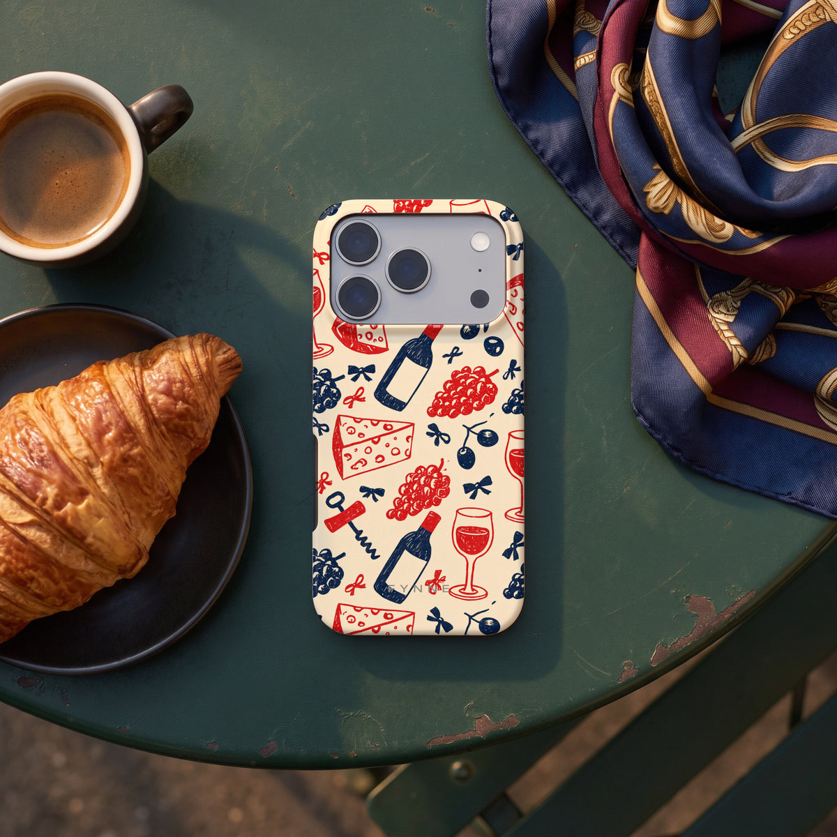 Wijn en Kaas Doodles hoesje op een iPhone 17 Pro, uit The Parisian Chic Collection
