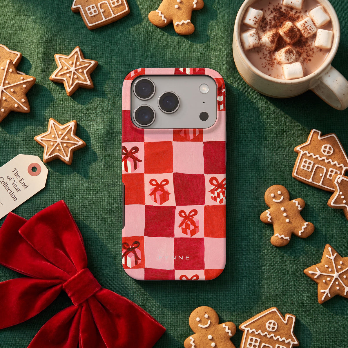 Cadeaudambord hoesje op een iPhone 17 Pro, uit The End of Year Collection